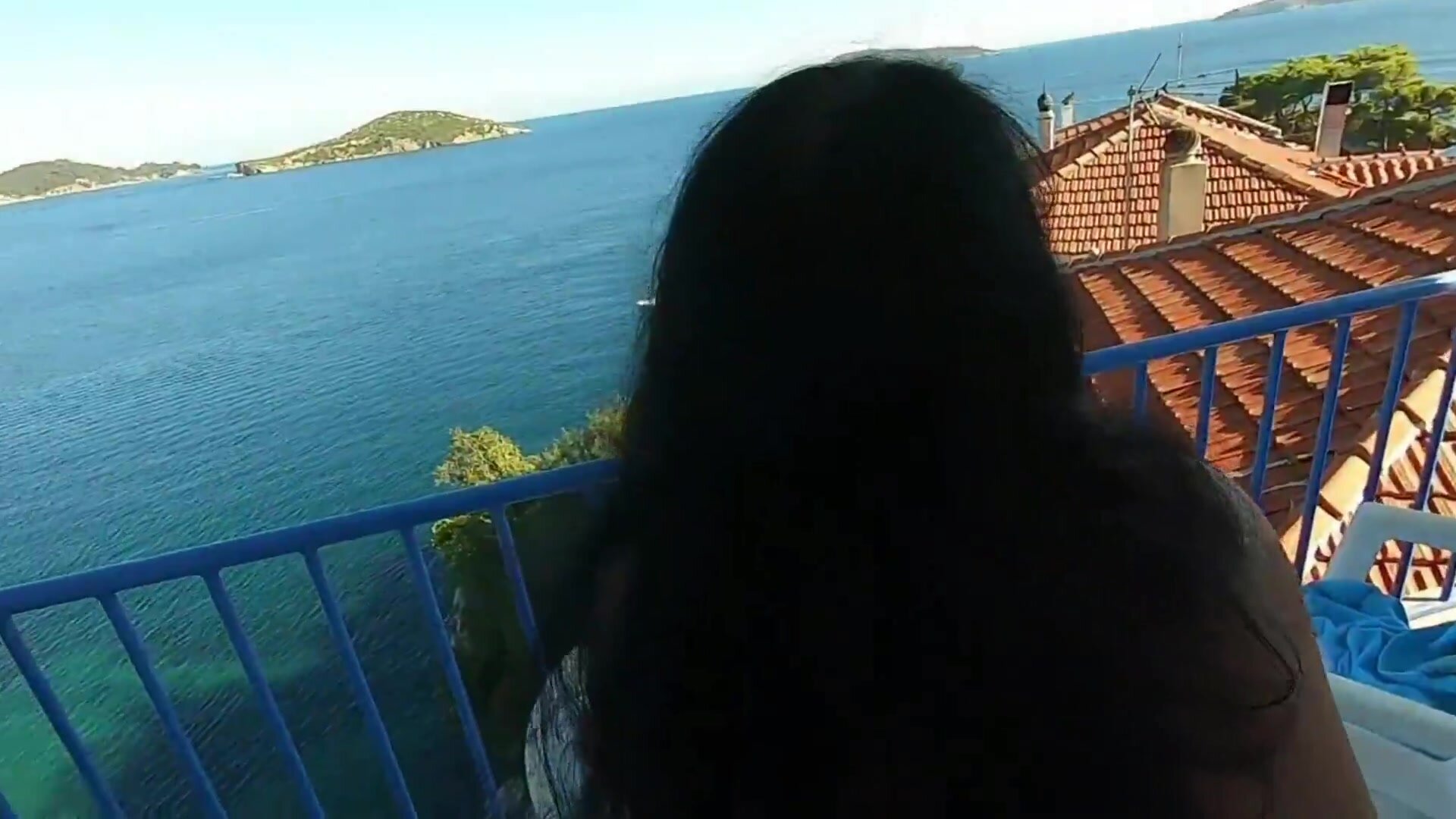 Tysk hustru analsex på balkongen i semestern Foto bild